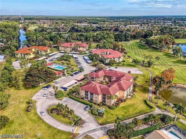 1001 Foxfire LN 307, Naples, FL 34104