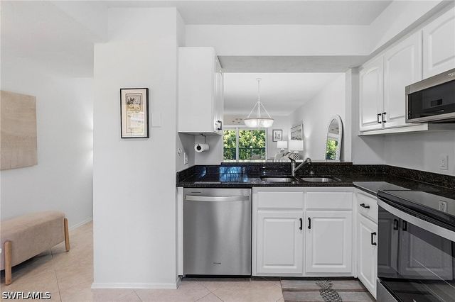 1001 Foxfire LN 307, Naples, FL 34104