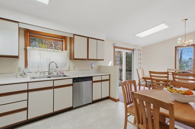 10 Lee Avenue, Burlington, MA 01803