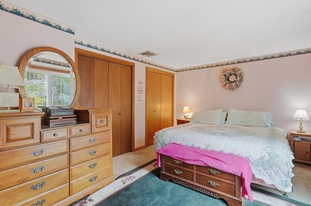 10 Lee Avenue, Burlington, MA 01803