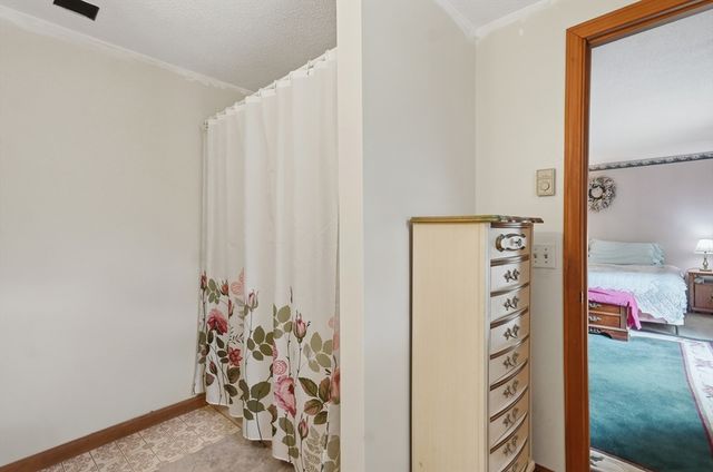 10 Lee Avenue, Burlington, MA 01803