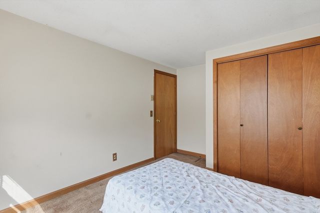 10 Lee Avenue, Burlington, MA 01803