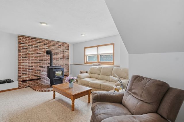 10 Lee Avenue, Burlington, MA 01803