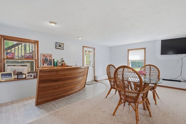 10 Lee Avenue, Burlington, MA 01803