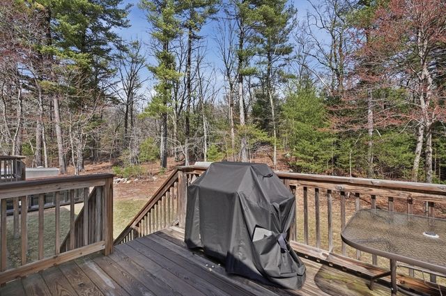 10 Lee Avenue, Burlington, MA 01803