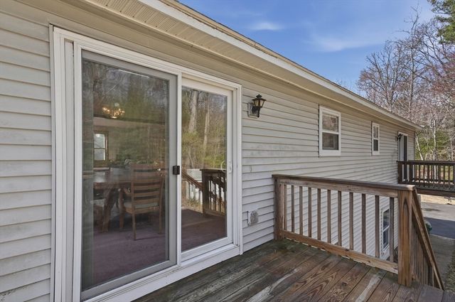 10 Lee Avenue, Burlington, MA 01803