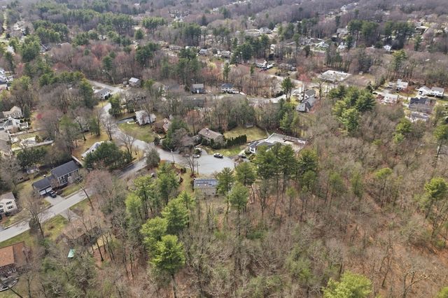 10 Lee Avenue, Burlington, MA 01803