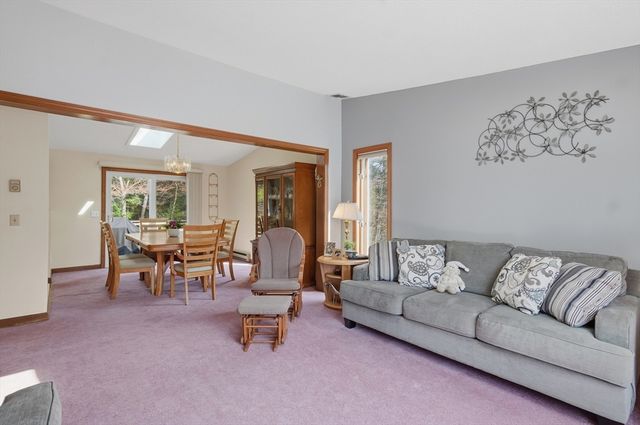 10 Lee Avenue, Burlington, MA 01803