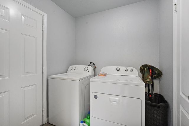 301 S Emerald Ave, Modesto, CA 95351