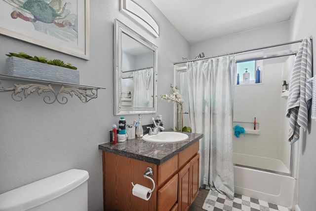 301 S Emerald Ave, Modesto, CA 95351