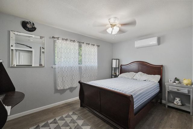 301 S Emerald Ave, Modesto, CA 95351