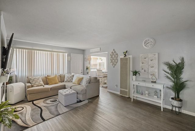 301 S Emerald Ave, Modesto, CA 95351