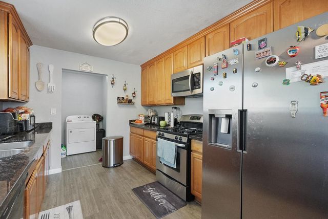 301 S Emerald Ave, Modesto, CA 95351