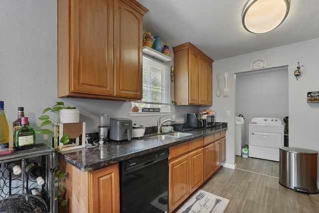 301 S Emerald Ave, Modesto, CA 95351