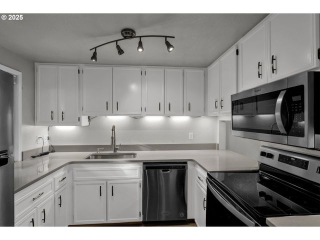 3845 COLONY OAKS Dr, Eugene, OR 97405