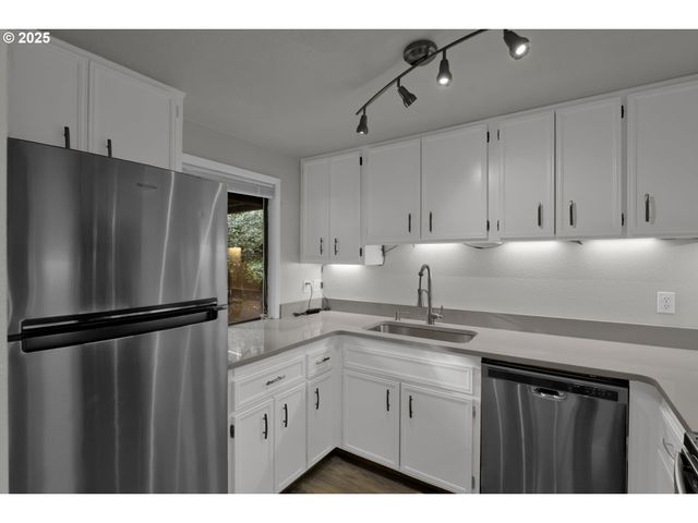 3845 COLONY OAKS Dr, Eugene, OR 97405