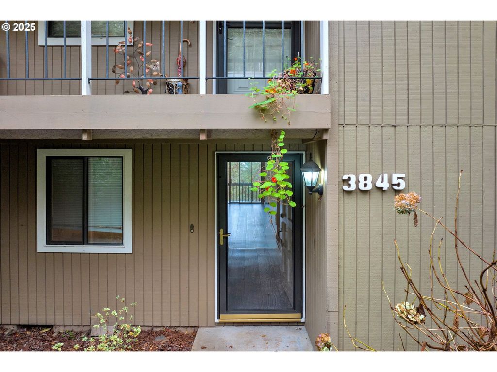 3845 COLONY OAKS Dr, Eugene, OR 97405