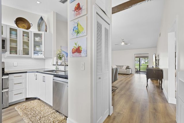 1023 Green Pine Boulevard H, West Palm Beach, FL 33409