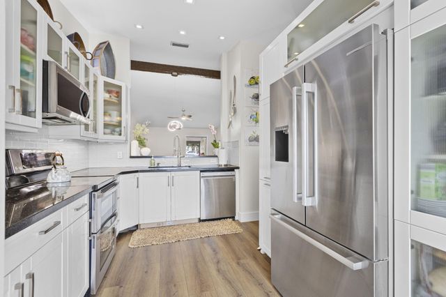 1023 Green Pine Boulevard H, West Palm Beach, FL 33409