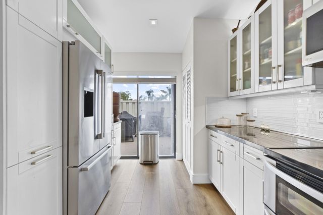 1023 Green Pine Boulevard H, West Palm Beach, FL 33409