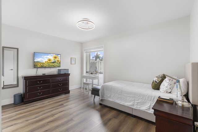 1023 Green Pine Boulevard H, West Palm Beach, FL 33409