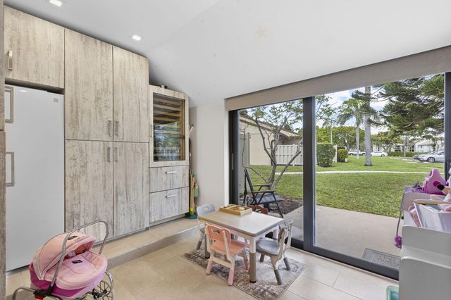 1023 Green Pine Boulevard H, West Palm Beach, FL 33409