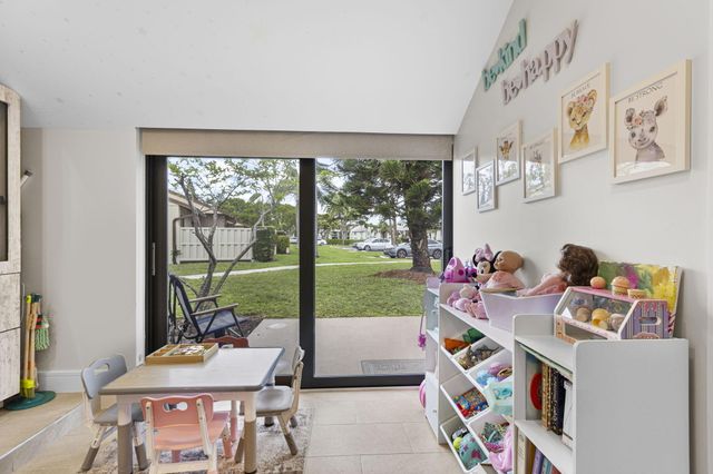 1023 Green Pine Boulevard H, West Palm Beach, FL 33409