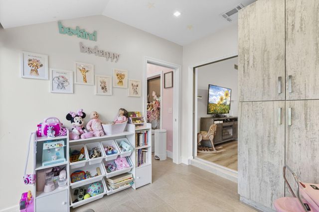 1023 Green Pine Boulevard H, West Palm Beach, FL 33409