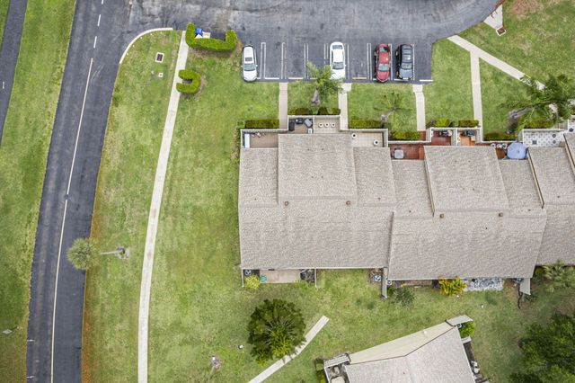 1023 Green Pine Boulevard H, West Palm Beach, FL 33409