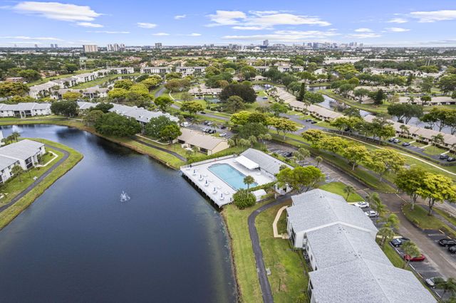 1023 Green Pine Boulevard H, West Palm Beach, FL 33409