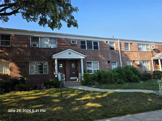 19607 Dunton Ave 1C, Holliswood, NY 11423