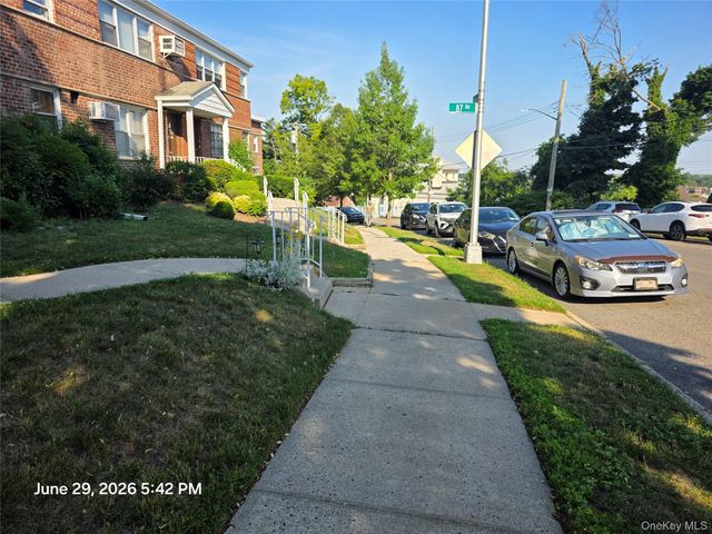 19607 Dunton Ave 1C, Holliswood, NY 11423