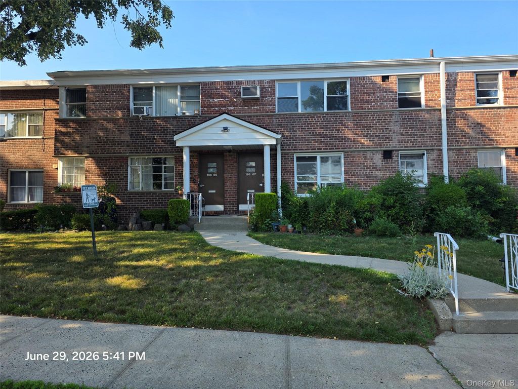 19607 Dunton Ave 1C, Holliswood, NY 11423