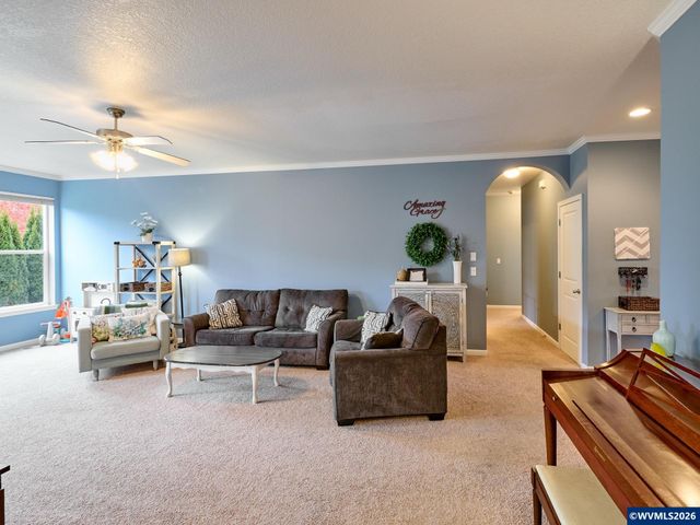 2663 Baines Bl, Hubbard, OR 97032