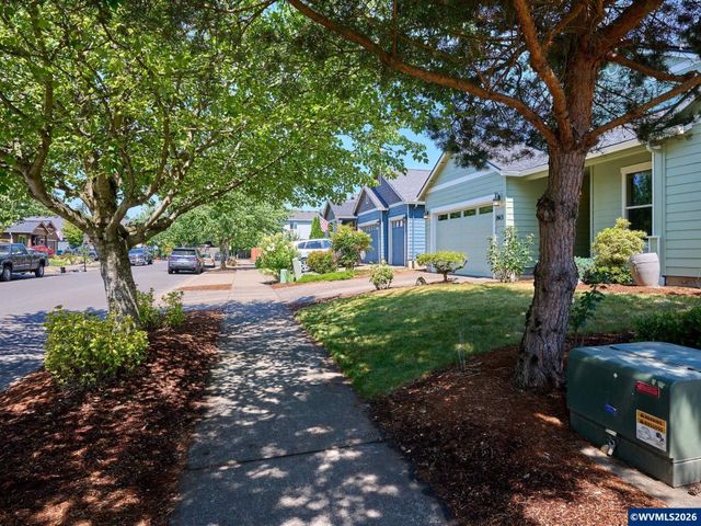 2663 Baines Bl, Hubbard, OR 97032
