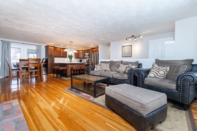 14 Oak Grove Rd, Randolph, MA 02368