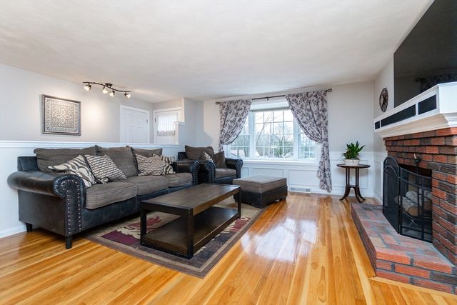 14 Oak Grove Rd, Randolph, MA 02368