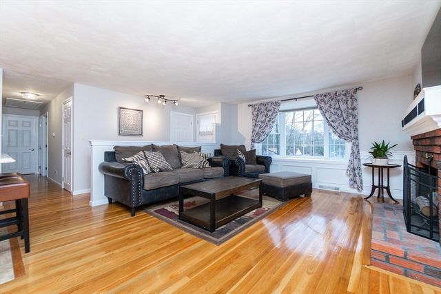 14 Oak Grove Rd, Randolph, MA 02368