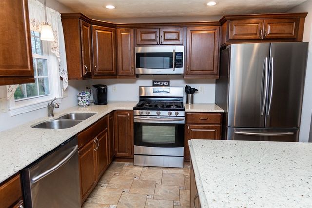 14 Oak Grove Rd, Randolph, MA 02368