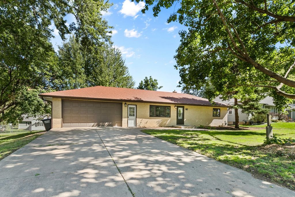 2566 Beacon Street, Roseville, MN 55113 — photo 2