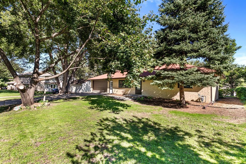 2566 Beacon Street, Roseville, MN 55113 — photo 3