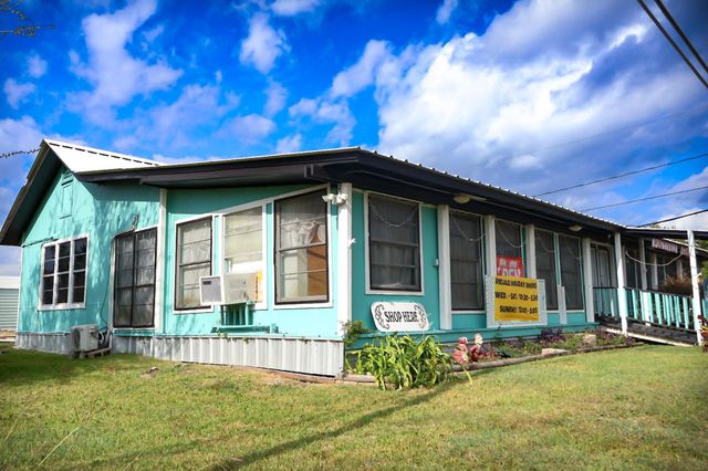 1032 Grand Avenue, Bacliff, TX 77518