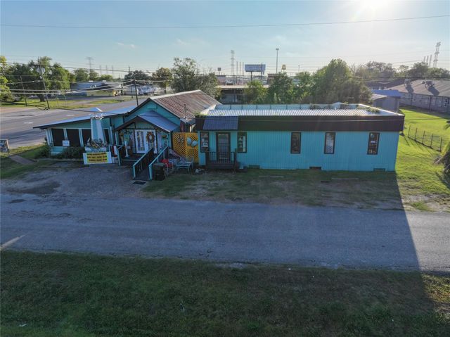 1032 Grand Avenue, Bacliff, TX 77518