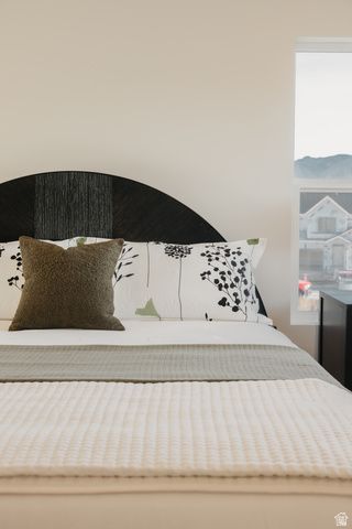 5233 S PARAMOUNT DR, Riverdale, UT 84405