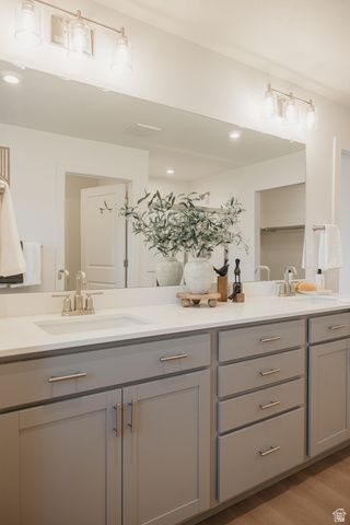 5233 S PARAMOUNT DR, Riverdale, UT 84405