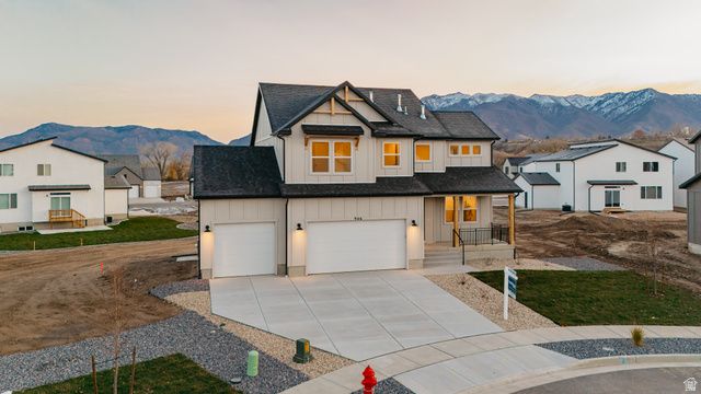 5233 S PARAMOUNT DR, Riverdale, UT 84405