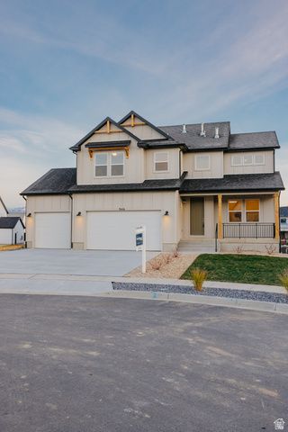 5233 S PARAMOUNT DR, Riverdale, UT 84405