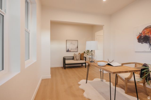 5233 S PARAMOUNT DR, Riverdale, UT 84405