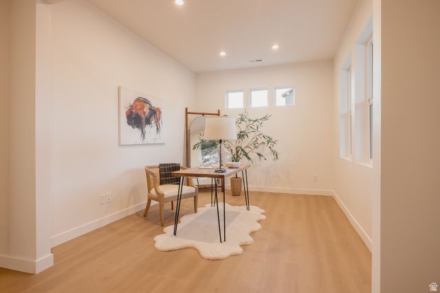 5233 S PARAMOUNT DR, Riverdale, UT 84405