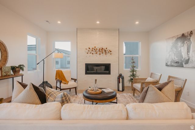 5233 S PARAMOUNT DR, Riverdale, UT 84405